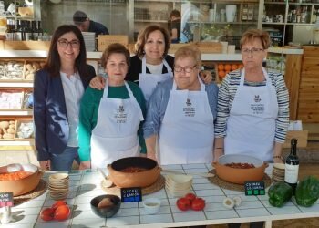 Amparo Cosido gana el primer torneo de titaina valenciana MI CUB