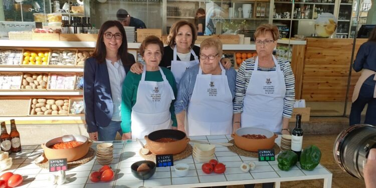 Amparo Cosido gana el primer torneo de titaina valenciana MI CUB