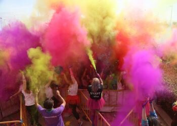 Una jornada de reflexión a todo color con la Holi Life en Valencia