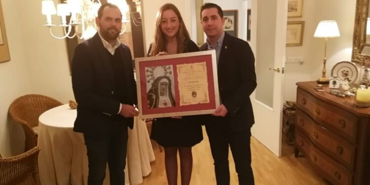 Los Granaderos del Cabanyal nombran clavariesa del 2019 a la Fallera Mayor de Valencia 2018, Rocío Gil