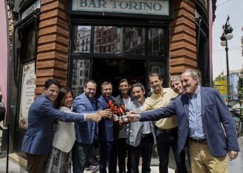 La inauguración del Amstel Bar Torino trae a la vida el mítico espacio donde nació el Valencia CF hace un siglo