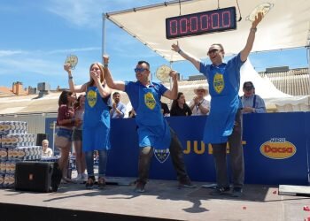 El equipo TEAM BOMBA, ganador de la 3ª liga de paellas DACSA