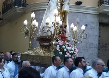 Rosario de la Aurora. Extraordinario Presidiendo la Virgen de los Desamparados