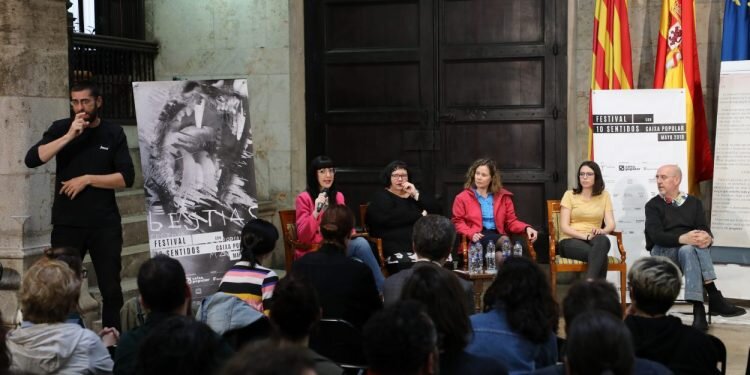 El Festival 10 Sentidos entra en el Palau de la Generalitat con un coloquio y una intervención artística