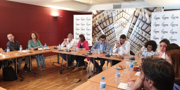 Tertulia-café sobre el Mercado Central de los candidatos a la Alcaldía y la Junta Directiva