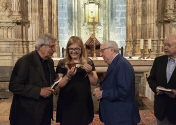 Encuentro de paz y concordia del Cuerpo Consular de Valencia en la Capilla del Santo Cáliz