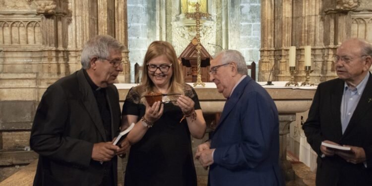 Encuentro de paz y concordia del Cuerpo Consular de Valencia en la Capilla del Santo Cáliz
