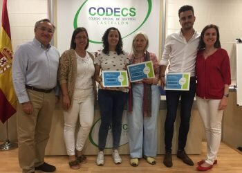 El CODECS entrega 1.200 euros de los actos de Santa Apolonia para respaldar proyectos sociales