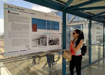 FGV recuerda la historia del tranvía de València en sus estaciones y paradas con motivo de la celebración de su 25 aniversario