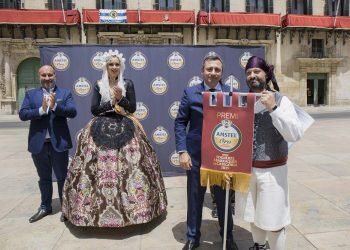 La Barraca El Cabasset gana la II edición del ‘Premi Amstel Unes Fogueres de Categoria’