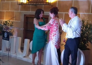 Éxito de la diseñadora valenciana Amparo Chordá en el desfile auspiciado por el programa UNESCO Ruta de la Seda