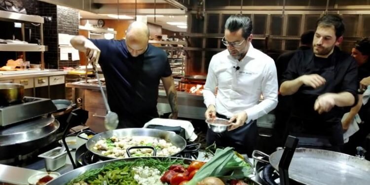 El chef español Quique Dacosta «dignifica» la paella en Londres