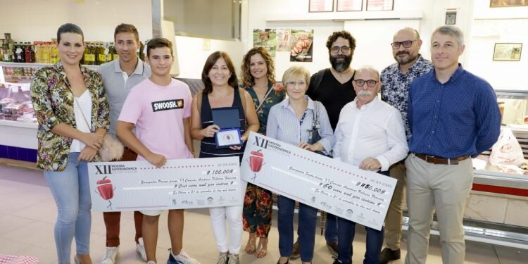 Anna Torres i Dídac Sivera guanyen el VI concurs amateur de pebrera farcida d’Oliva