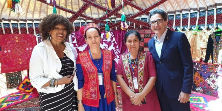 José María Chiquillo, participa en el «Primer Festival Internacional de Artesanía que se celebra en la Ciudad de Kokand»