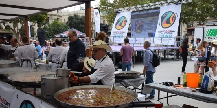 València celebra el World Paella Day 2019 con degustaciones de su «icono gastronómico más internacional»