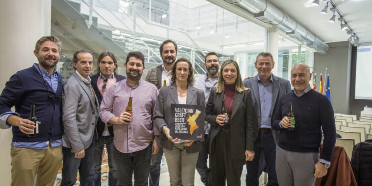 Cerveceros presentan el sello de calidad “VALENCIAN CRAFT BEER” en el centro de artesanía