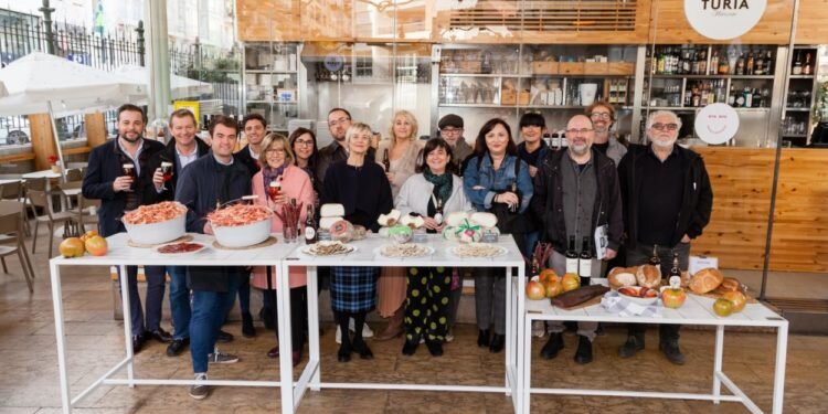 MI CUB brinda con productos y diseñadores valencianos por la capitalidad mundial del diseño