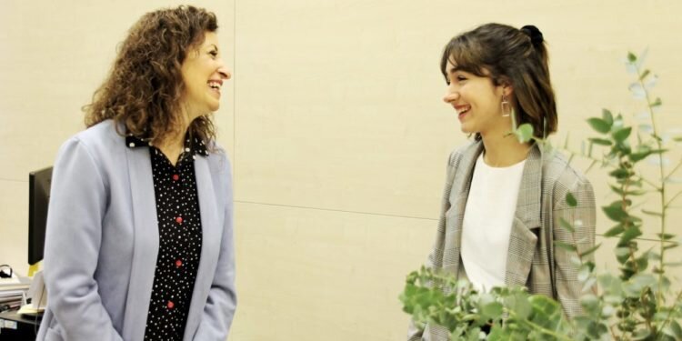 El Ayuntamiento de València reconoce la excelencia de la música de la pianista MARÍA LINARES