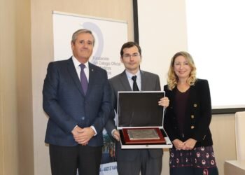 La Fundación del Colegio de Médicos continúa ayudando a médicos jóvenes