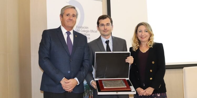 La Fundación del Colegio de Médicos continúa ayudando a médicos jóvenes