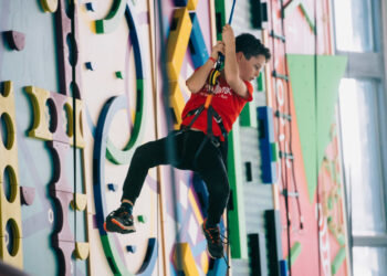 Llega a Valencia HAPIK el primer parque de aventura y escalada indoor de España para toda la familia