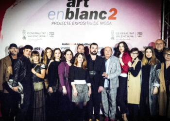 Los diseñadores de Artenblanc2 desfilan en el Centre del Carme