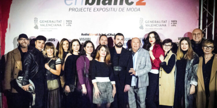 Los diseñadores de Artenblanc2 desfilan en el Centre del Carme