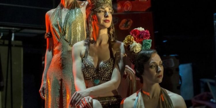 La Serranía y el Alto Palancia asisten a una representación de “Tórtola”