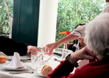 ORPEA abre sus centros para combatir la soledad no deseada en las personas mayores