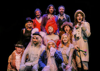 Estreno de Alicia en Wonderland, el regreso, una versión actualizada del éxito de Sala Russafa para celebrar su quinto cumpleaños