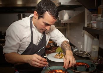 El Papagayo ficha a Ramón Marcos y renace con cocina de proximidad