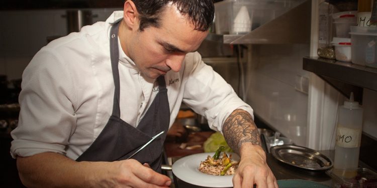 El Papagayo ficha a Ramón Marcos y renace con cocina de proximidad