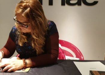 Éxito en la presentación del libro “El Santo Grial” de Ana Mafé