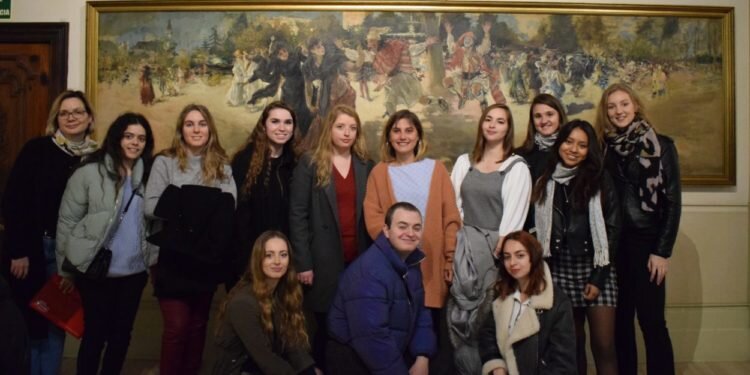 Los Alumnos de Gestión De Alojamientos de Altaviana en La Jornada «La C.V. a la Vanguardia de la Hospitalidad»