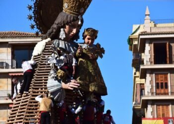 Clavel Solidario nace para paliar el destrozo emocional y económico que el CORONAVIRUS ha ocasionado en las Fallas de Valencia