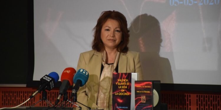 La Gioconda viste seda valenciana según un estudio de la escritora Dolores García