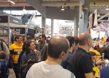 Miles de ‘fans’ participan en el Salón del Cómic de València