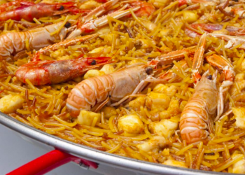 La Fideuà busca su hueco en el menú de Semana Santa