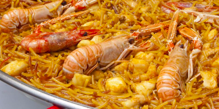 La Fideuà busca su hueco en el menú de Semana Santa