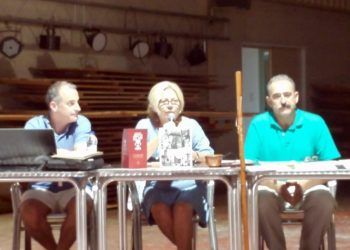 Lleno absoluto en la conferencia sobre la Ruta del Santo Grial en San Martín del Río, Teruel