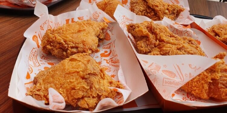 POPEYES®, la cadena de restauración especializada en pollo, ya está en Valencia
