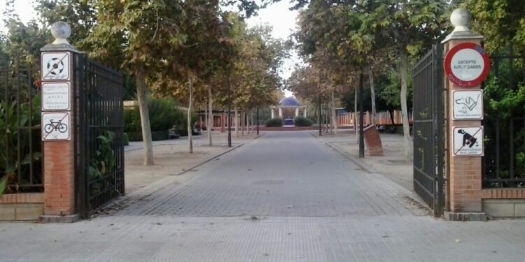 Los parques y jardines de la ciudad amplían el horario para que la ciudadanía pueda disfrutarlos más tiempo