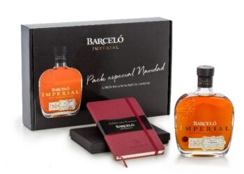 Imagen que contiene artículos, tabla, loción, libro Descripción generada automáticamente