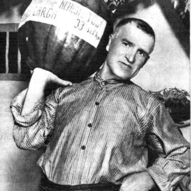 Ganador del concurso de sandías con 33,325Kg del Ateneo Mercantil. Burjassot, 1932.