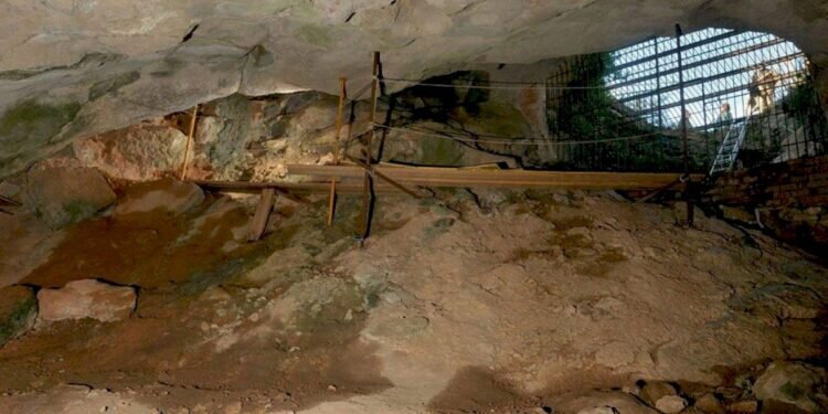 El Consell declara BIC los yacimientos arqueológicos de las cuevas del Tossal de la Font y de Matutano de Vilafamé