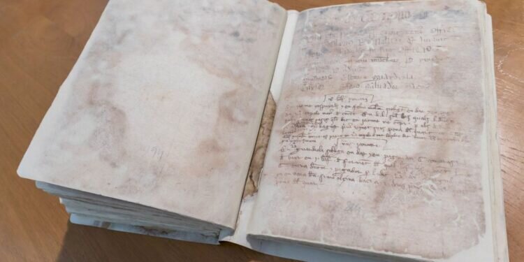 El Archivo Municipal de Alcoy restaura dos «Llibres de Cort de Justícia» de principios del siglo XIV