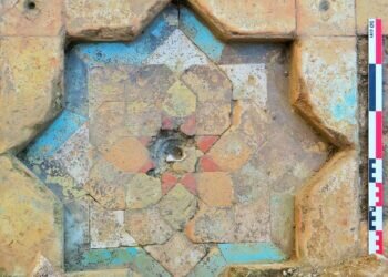 Descubren un patio mudéjar y su fuente en la Bajada de San Miguel, Valencia