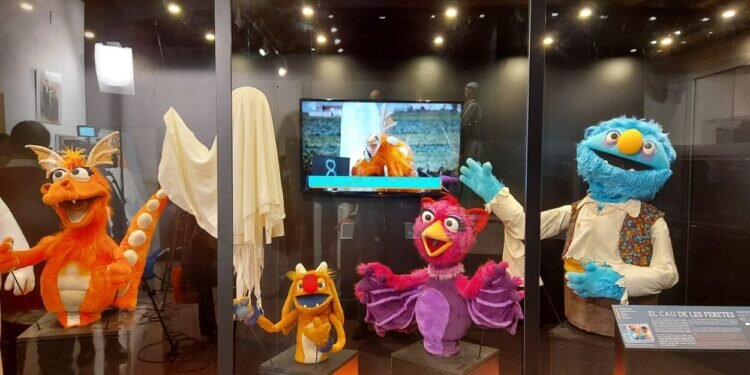 Les Feretes de À Punt y el perro Babalà de Canal 9 se incorporan al Museu Internacional de Titelles d’Albaida
