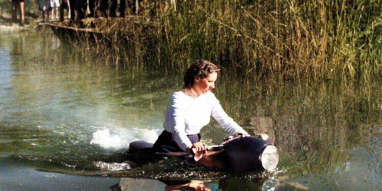 Moto anfibia Moan del valenciano Antonio Martinez Carmona