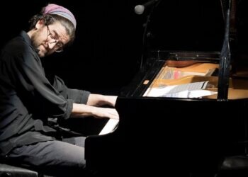 Los artistas valencianos Javier Botella y Albert Sanz lanzarán próximamente un proyecto cultural conjunto